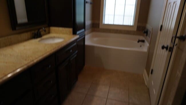 Building Photo - Beautiful home in Cotton Wood S/D
