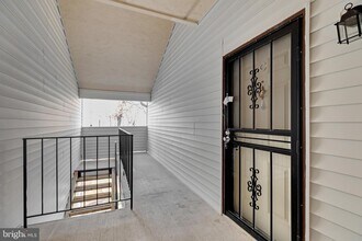 Building Photo - 1639 Carriage House Terrace