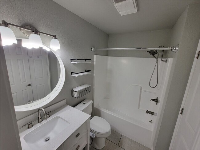 Building Photo - 7252 Mansions Dr