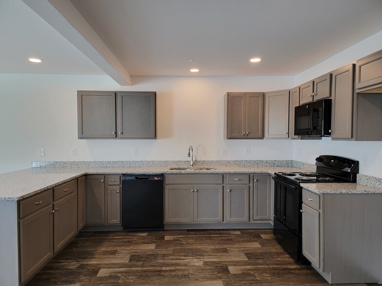 Building Photo - 130 Robert Cir