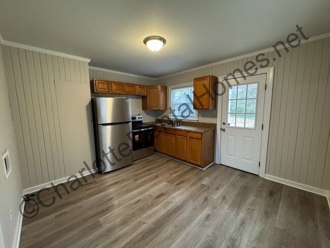 Building Photo - Brick Ranch home  Convenient location