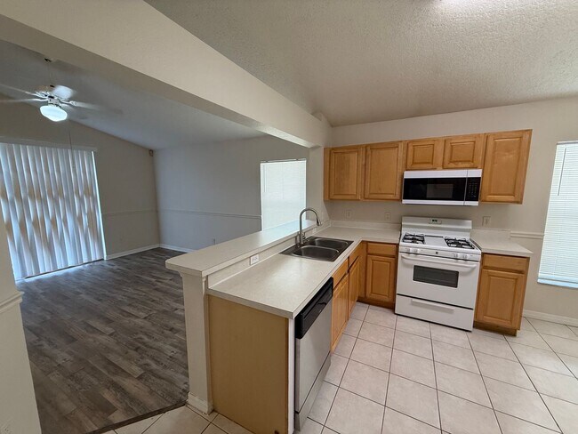 Building Photo - 12464 Castlemain Trail
