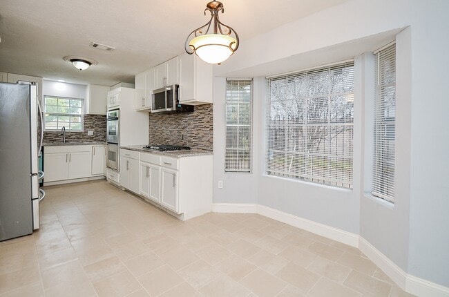 Building Photo - 1606 Crystal Hills Dr