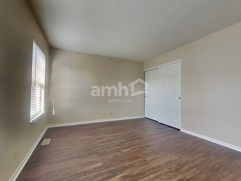 Building Photo - 8250 Pine Knoll Ct