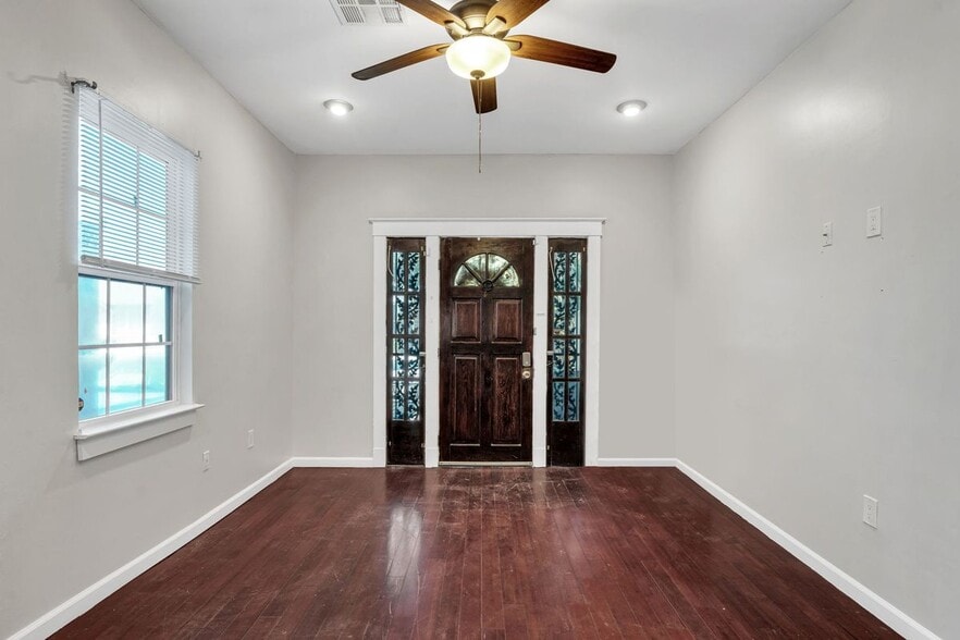 Building Photo - 3023 Burdette St