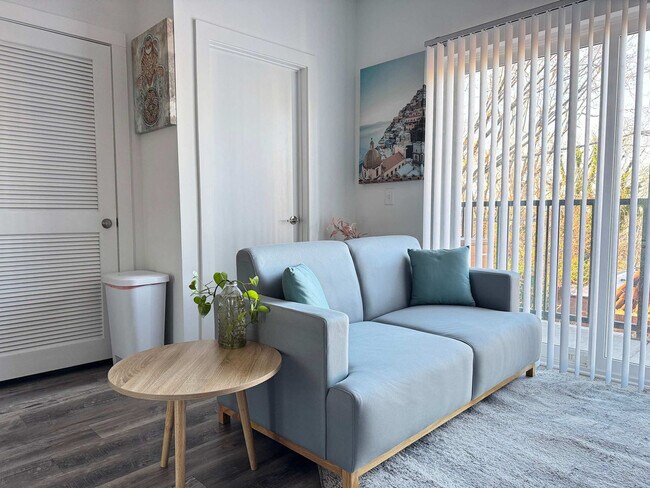 Primary Photo - 542 Boulevard NE