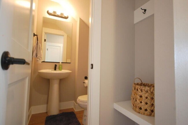 Building Photo - Golf Course Townhome