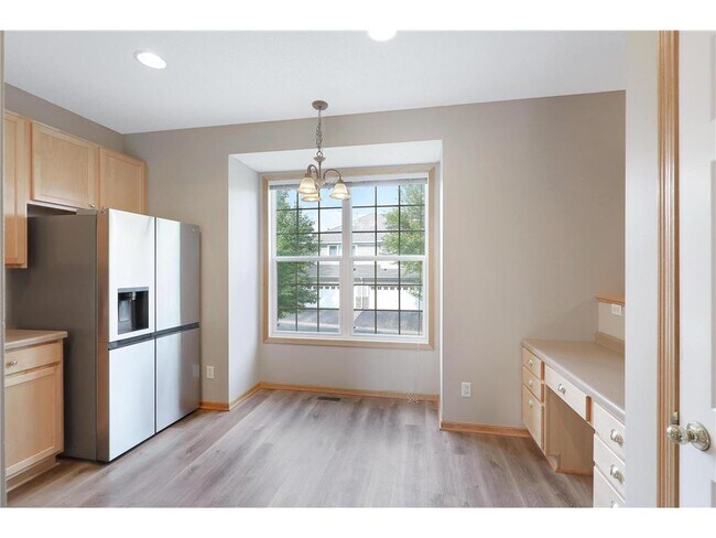 Building Photo - 15564 Lilac Dr