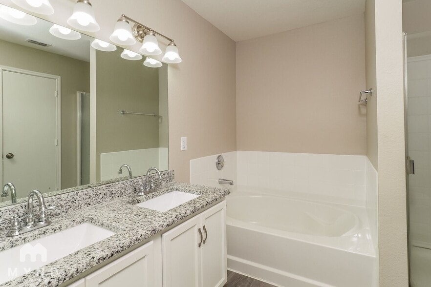 Building Photo - 3233 Sunshine Way