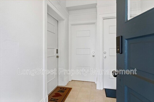 Building Photo - 2338 NW Hoyt St