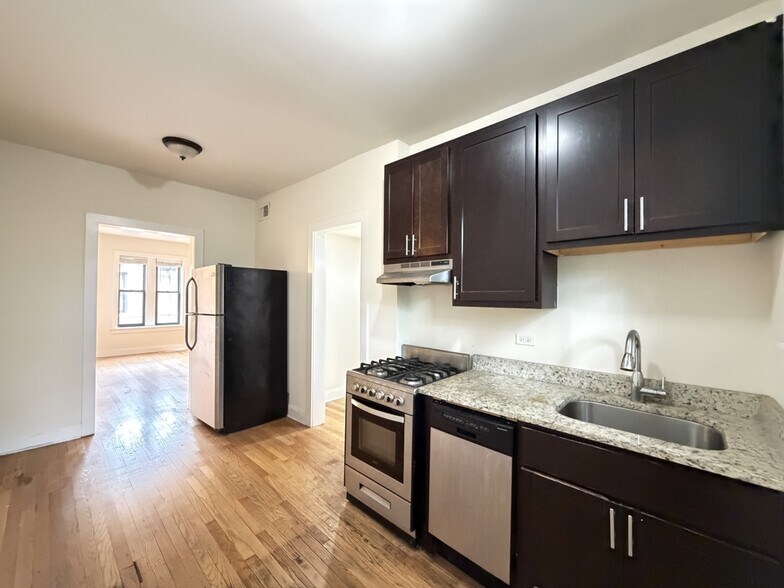 Building Photo - 4125 N Ashland Ave