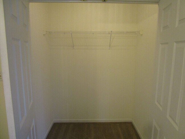 Building Photo - 1725-1727-1727 Louise Cir