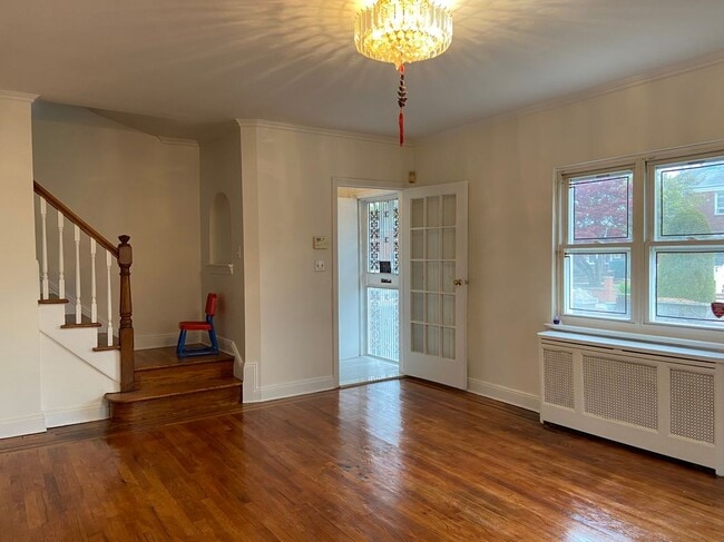 Building Photo - 76-12 175th St