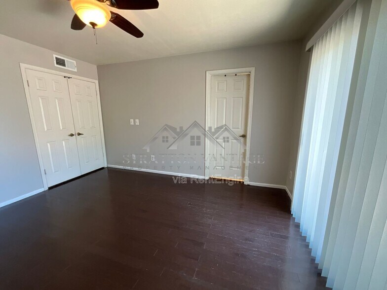 Building Photo - 904 W Plata Ave