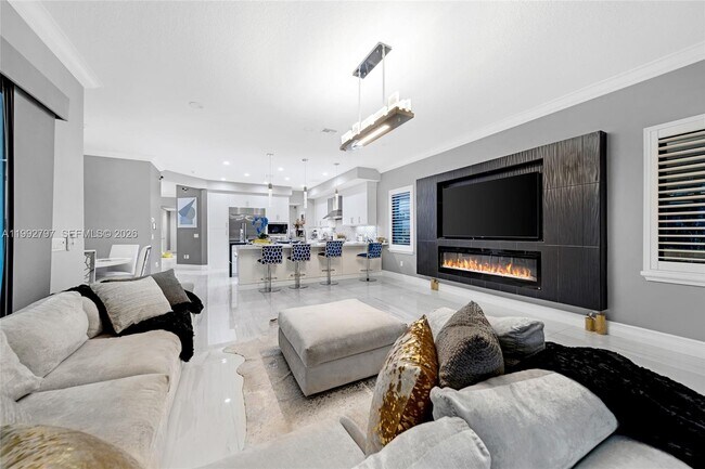 Building Photo - 16849 Pierre Cir