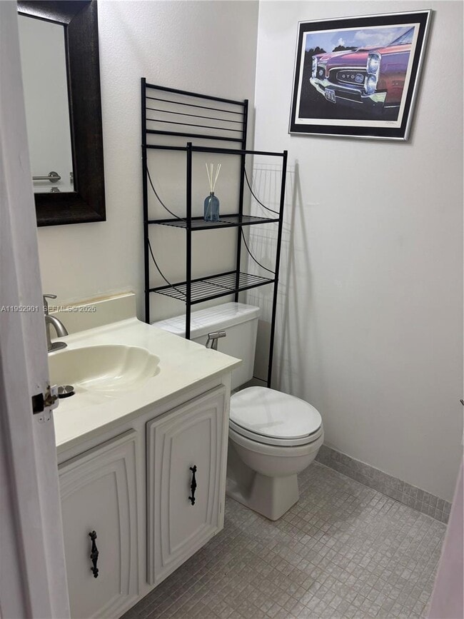 Building Photo - 800 Parkview Dr