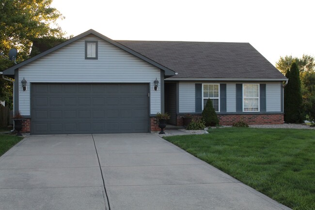 Primary Photo - Lovely Ranch Home in a great Avon Community!