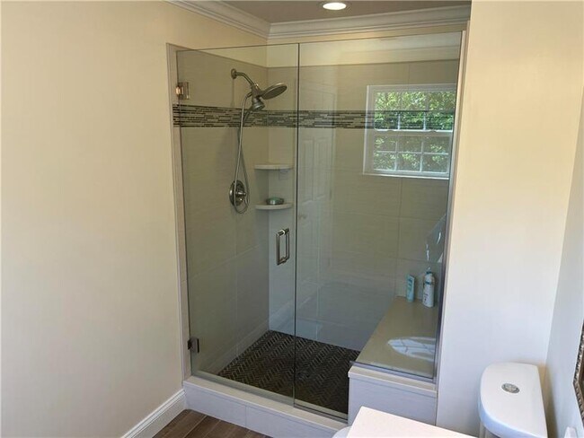 Building Photo - 266 Maple Ridge Dr