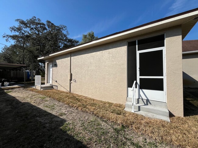 Building Photo - Precious 1 bed/1 bath home