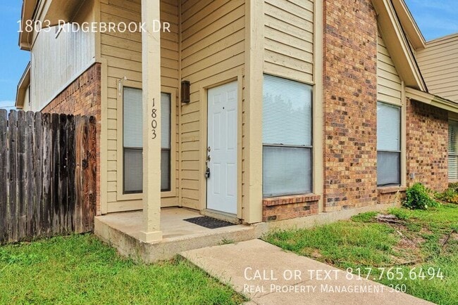 Building Photo - 1803 Ridgebrook Dr