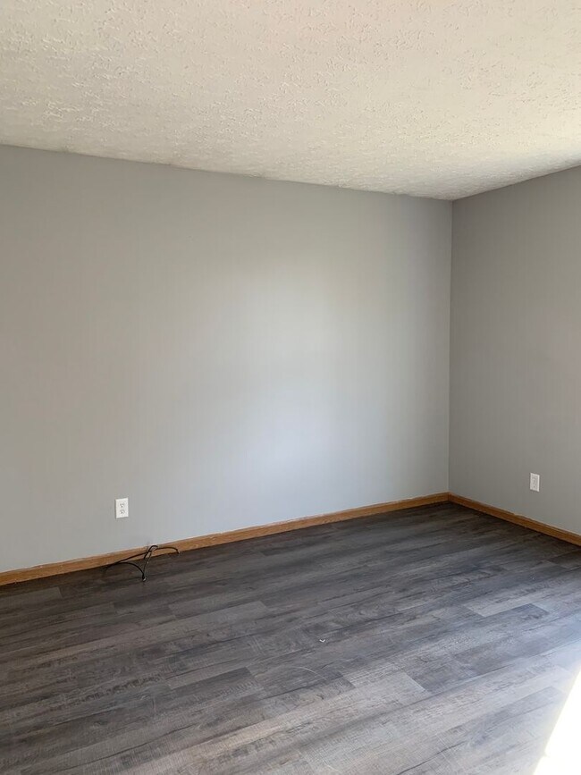 Building Photo - Beautiful 3 bed home 2 bath house w/ attac...