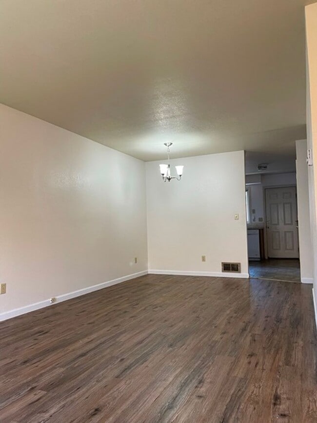 Building Photo - 1714 Lakeview Ave