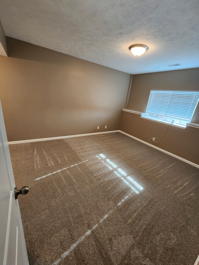 Building Photo - 5716 Hascall St