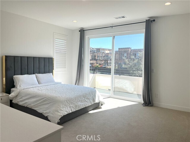 Building Photo - 476 Chorus