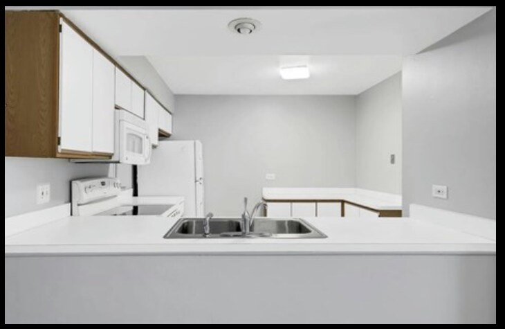 Kitchen - 1906 Plum Grove Rd