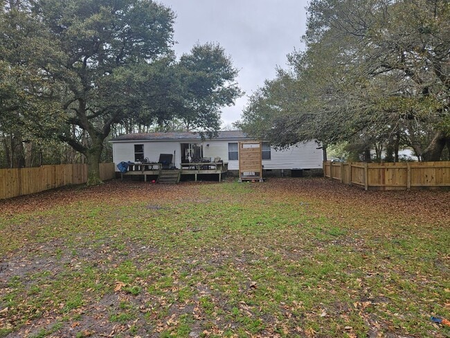 Building Photo - Great unfurnished 3 Bedroom, 2 bath home located in Sneads Ferry
