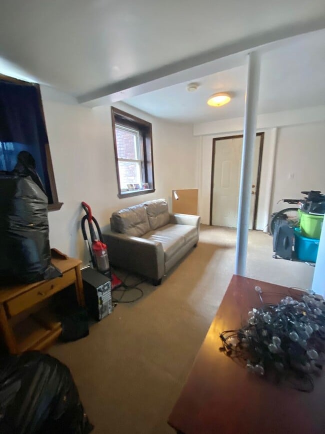 Building Photo - Awesome value four bedroom in Brookline