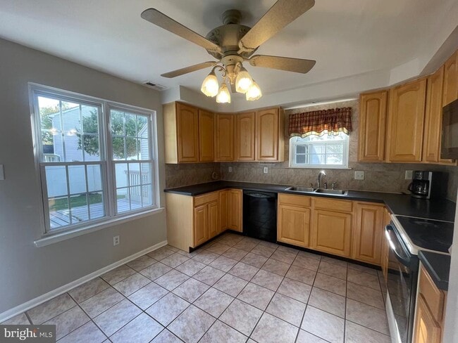 Building Photo - 4 Brookview Dr