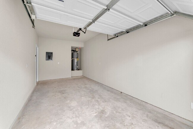 Building Photo - Polished Duplex Living in the Heart of San Antonio