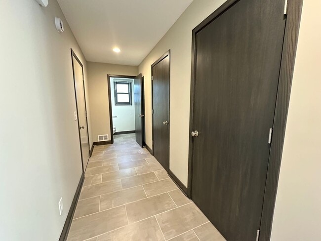 Building Photo - Newer Build - Four Bedroom Duplex in Caledonia!