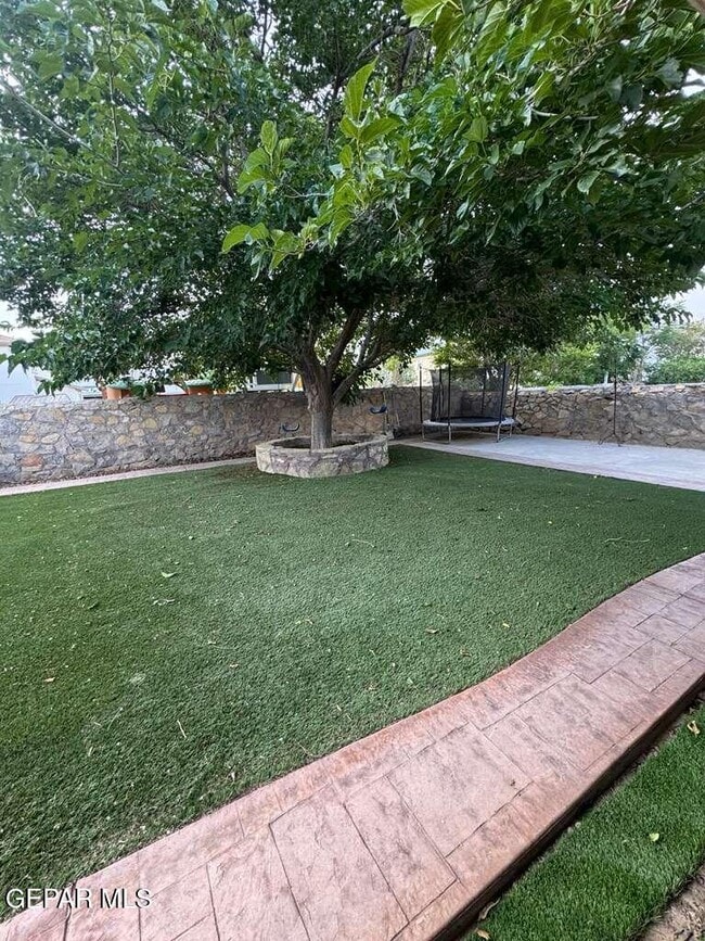 Building Photo - 3033 Tierra Humeda Dr