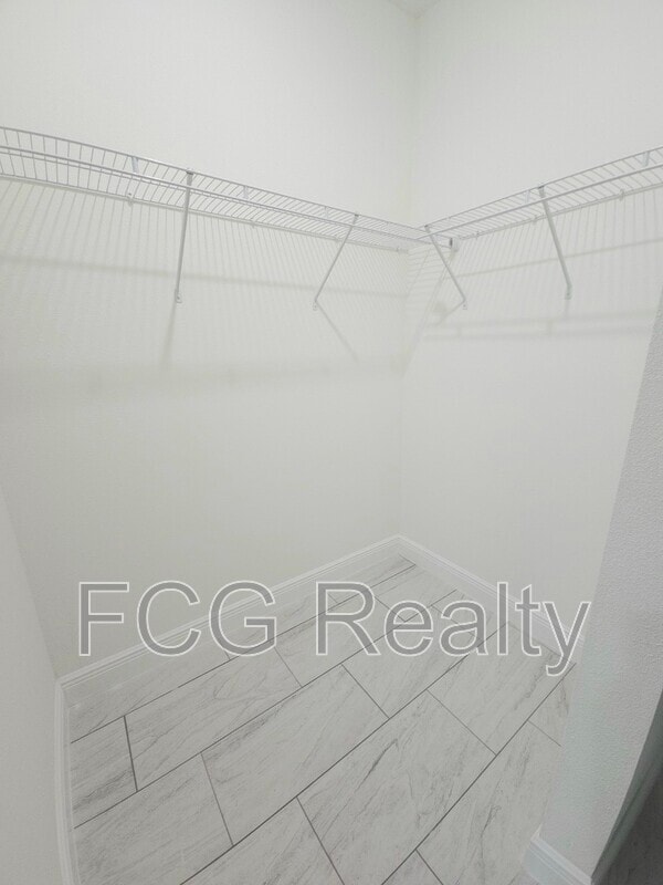 Building Photo - 7968 N Hillview Cir
