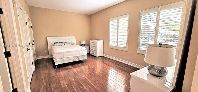 Building Photo - 16102 Emerald Estates Dr