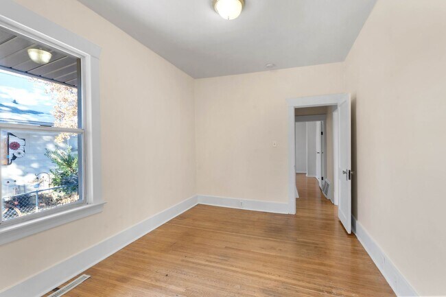 Building Photo - Beautiful Home in the Garland District