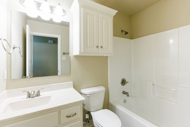 Building Photo - Beautiful, Spacious Duplex in South Lubbock