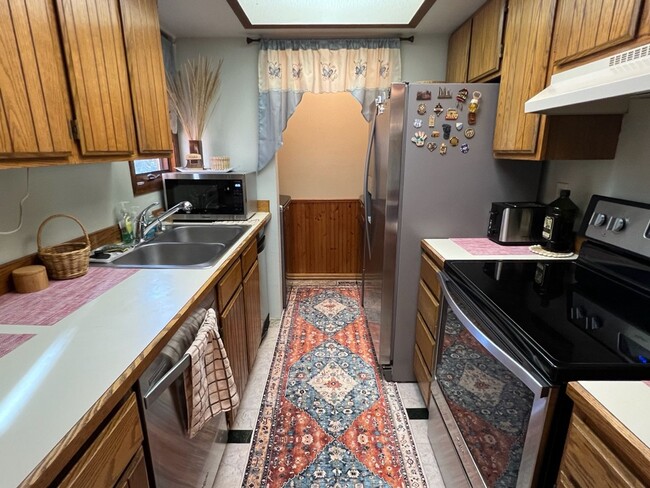 Building Photo - Fully Furnished 2 Bedroom Condo w/ All Uti...