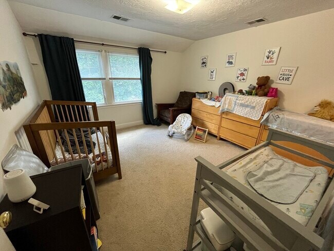 Building Photo - 6 N Park St