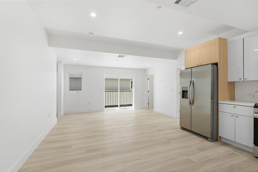 Building Photo - 10961 Calvert St