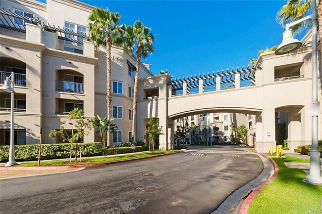 Building Photo - Condo With Luxury Amenities