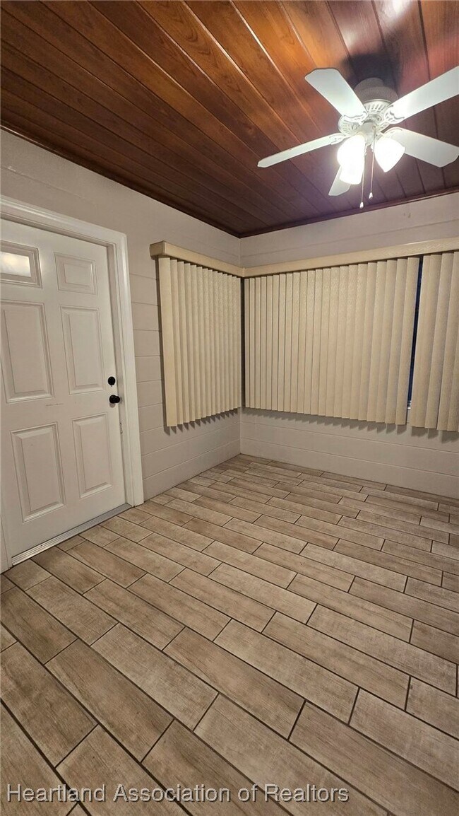 Building Photo - 6321 Lakeside Dr W