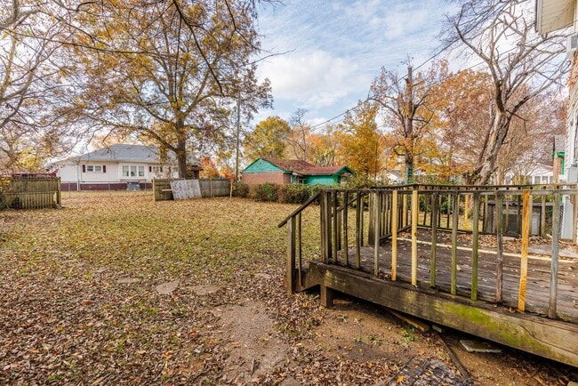 Building Photo - 4 Bedroom in West End
