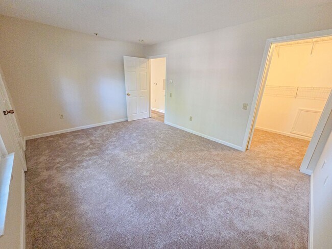 Building Photo - Stunning 2br/2bth condo in North Bethesda,...