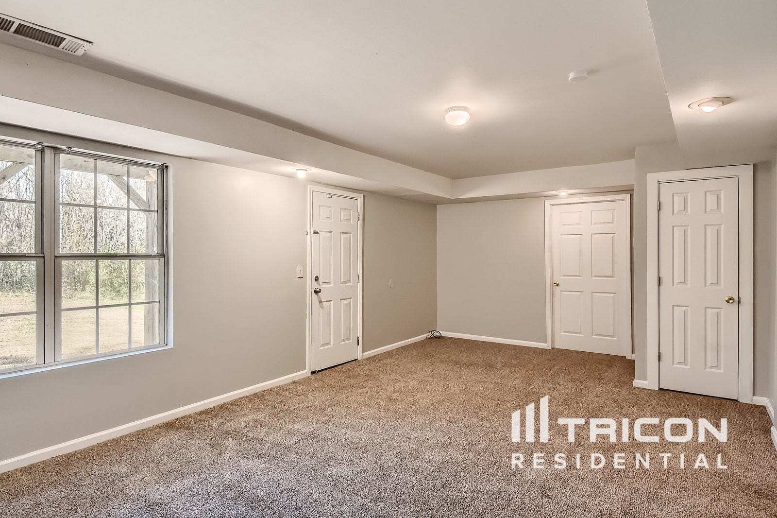 Building Photo - 1401 Lancaster Ct