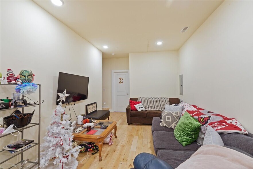 Building Photo - 1945 N Gratz St