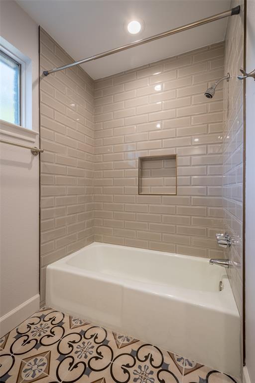 Building Photo - 3515 Lake Ridge Bend
