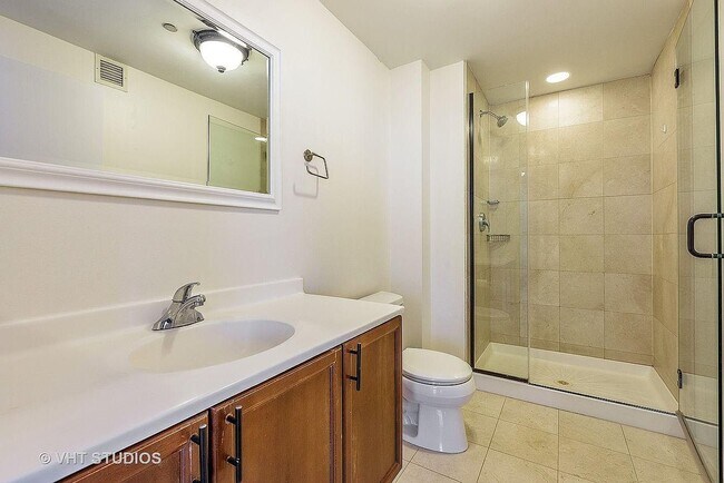 Building Photo - 600 N Kingsbury St